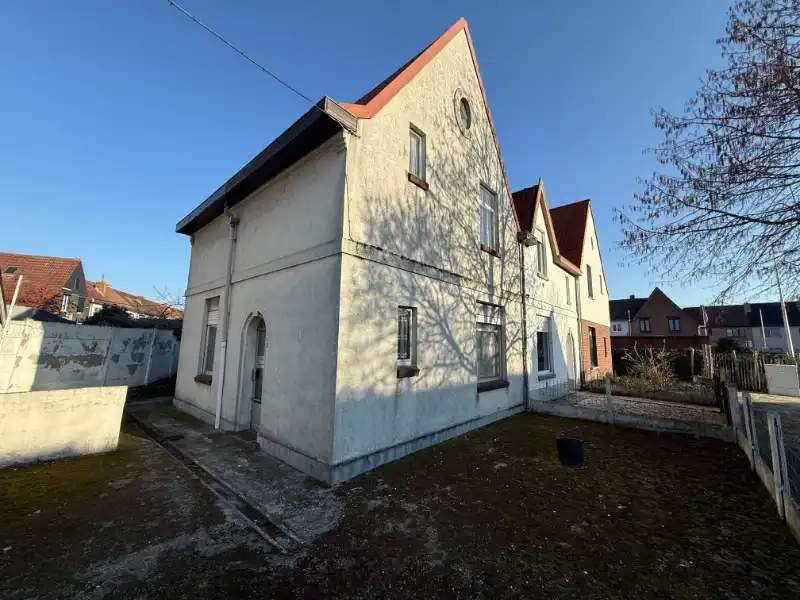 Te renoveren woning met oprit en garage in rustig straatje foto 16