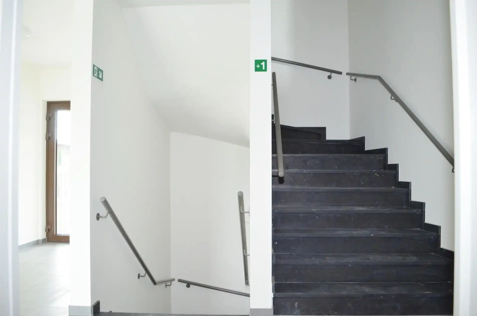 Bijna-enegieneutraal quasi nieuwbouw appartement met drie slaapkamers foto 20