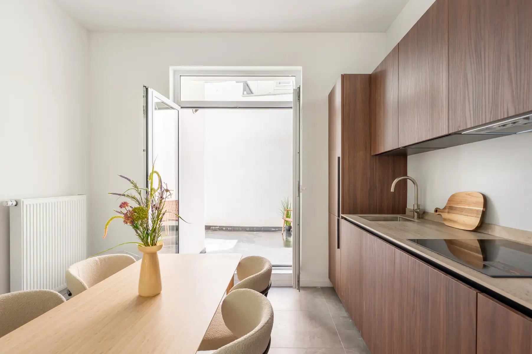 Lichtrijk gelijkvloers appartement op de Sint-Andriesplaats foto 6