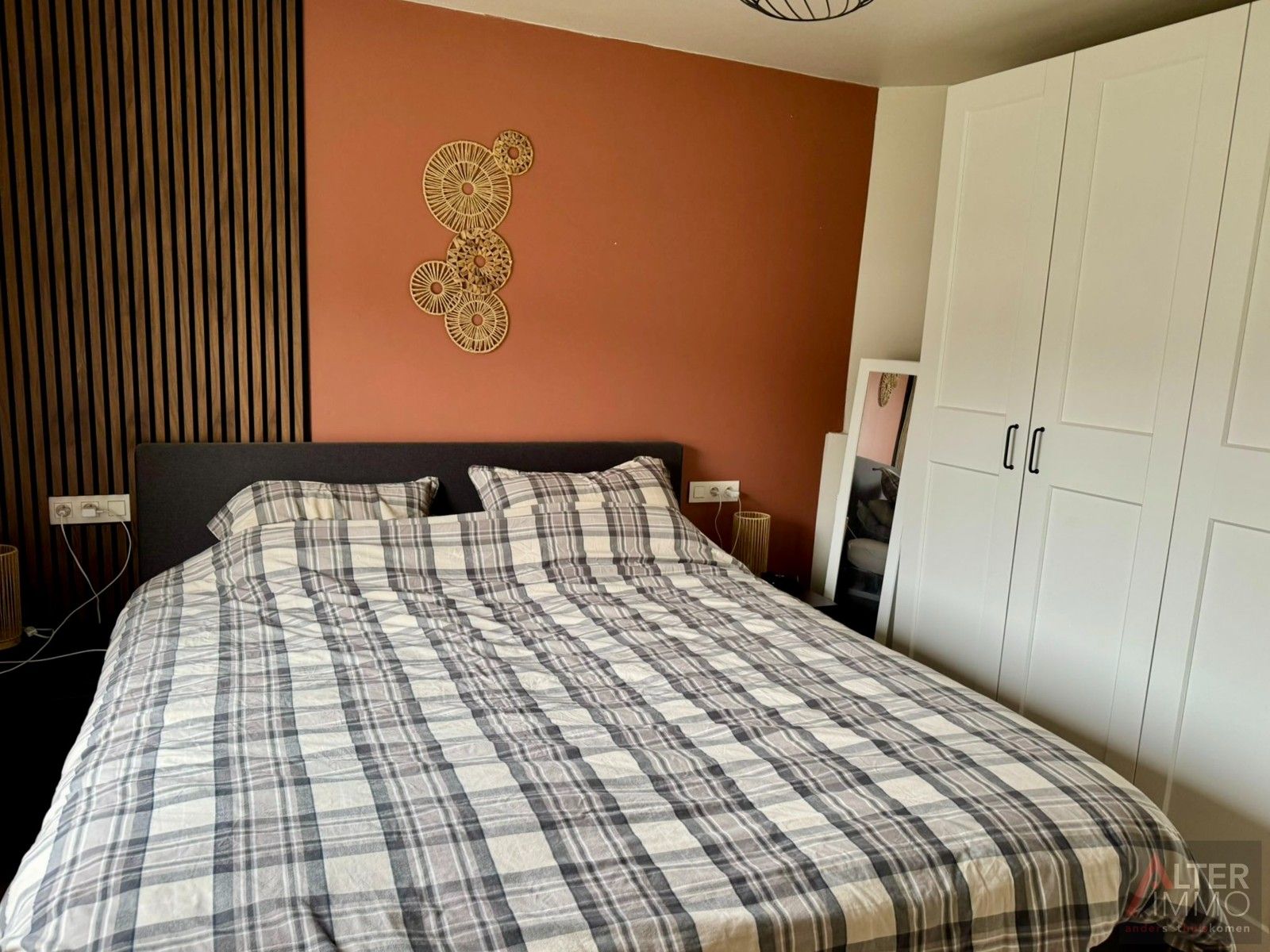 Halfvrijstaande woning, 3 slaapkamers op perceel van 8a 46ca met ruime loods en 3 garages! foto 12