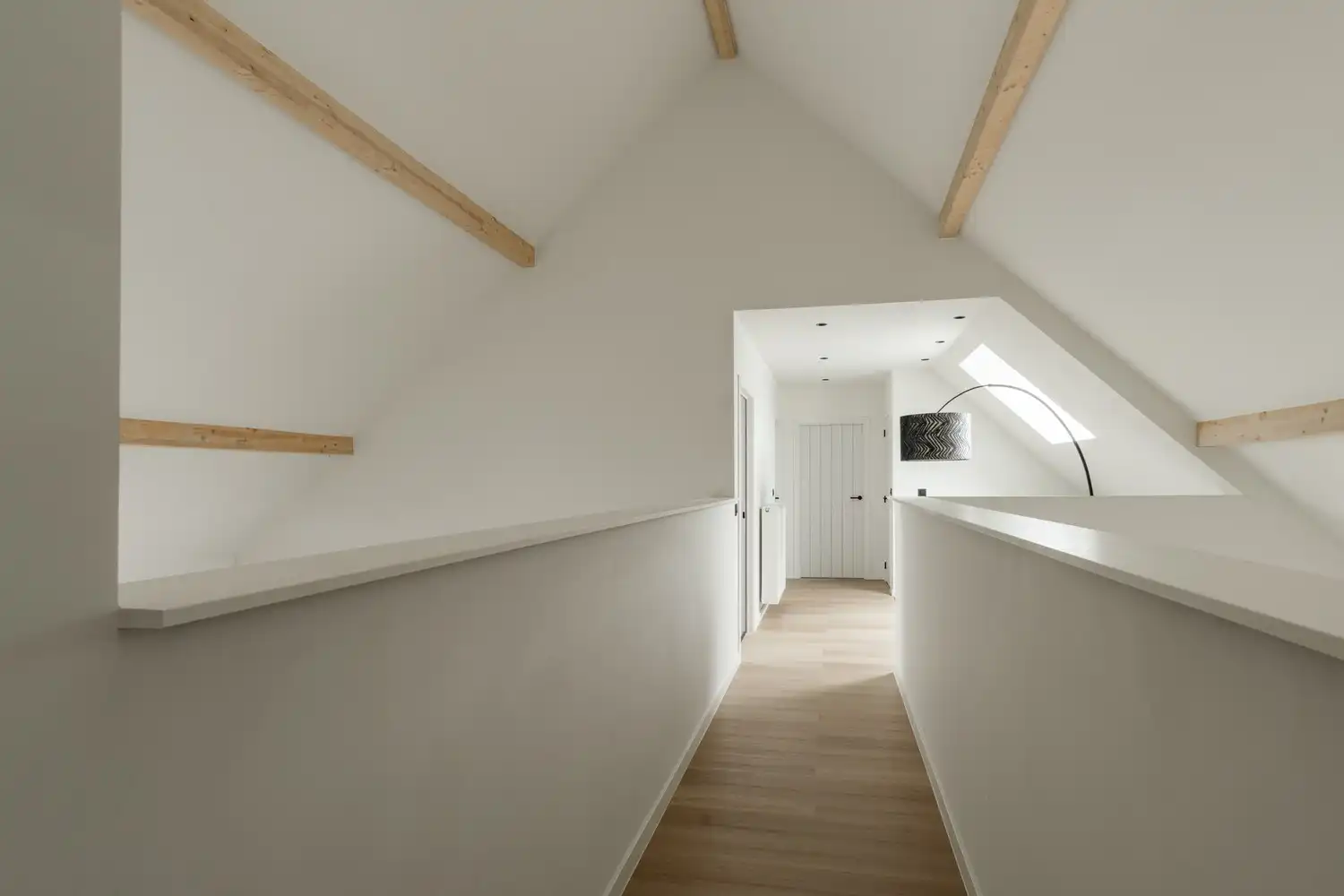 Prachtige villa te koop in Lommel - 4 slaapkamers, 2 badkamers, garage en ruime tuin op 566 m², volledig gerenoveerd in 2025! foto 33