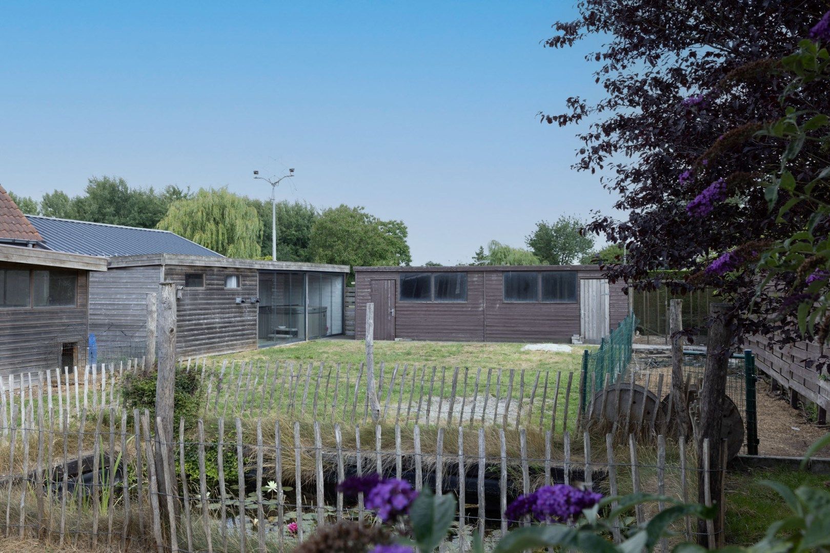 Bungalow met 2 slpks en bijgebouwen landelijk gelegen te Adegem foto 8