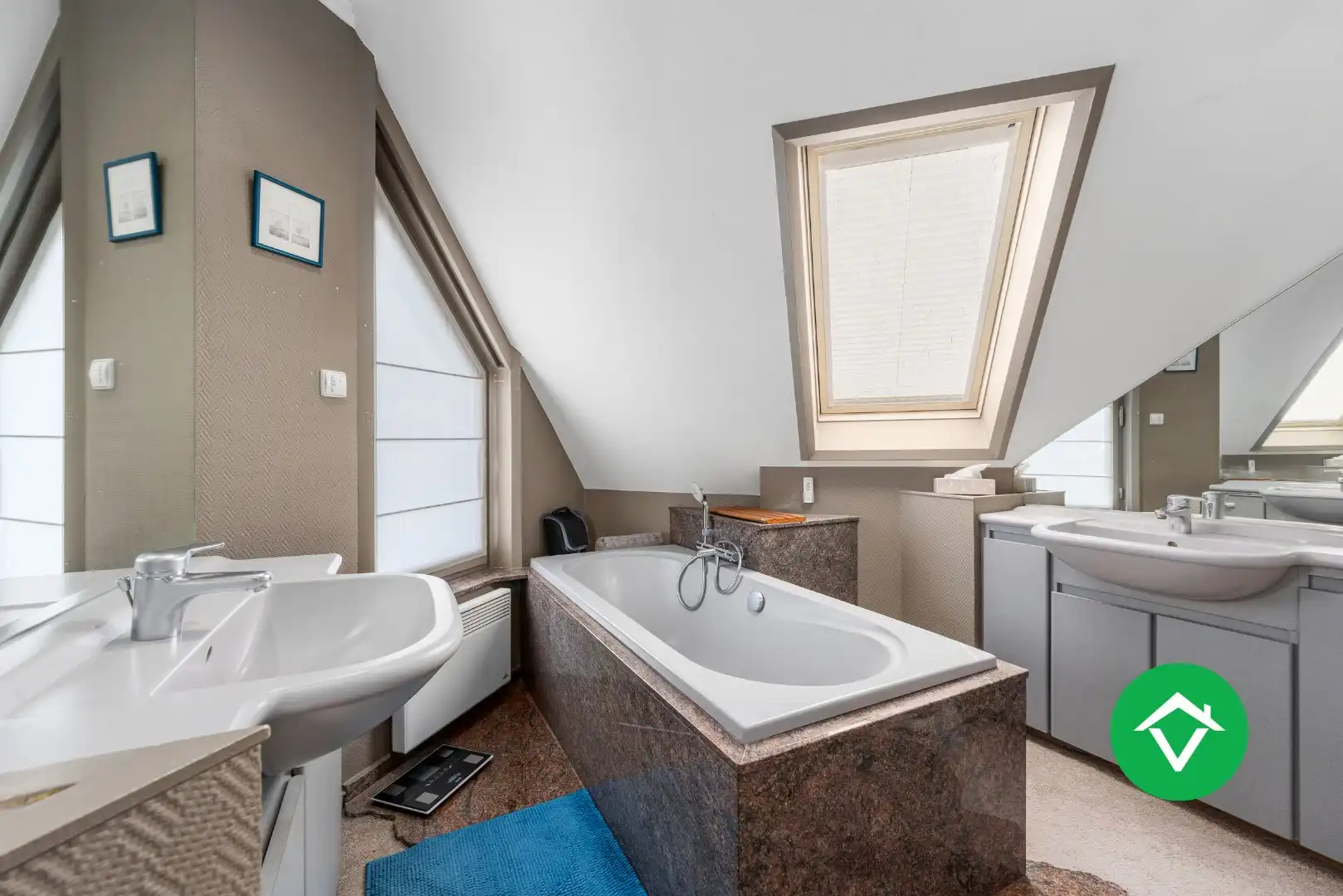 Alleenstaande woning met 5 slaapkamers en garage te Torhout  foto 18