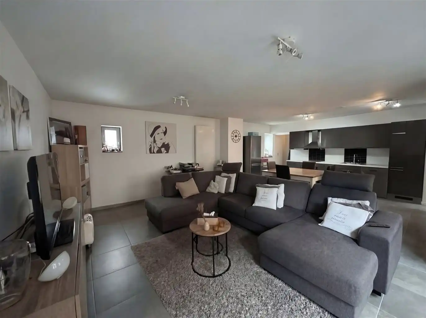 Gezellige stadswoning met 3 slaapkamers en koer, in het centrum van Maaseik. foto 2