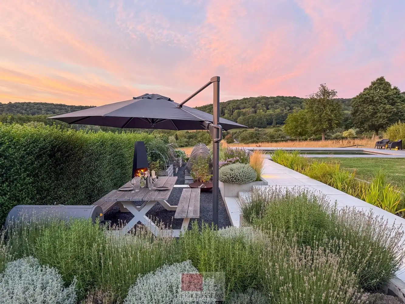 Op een royaal perceel van circa 910 m² ligt deze moderne en energiezuinige woning van circa 177 m² bewoonbare oppervlakte, met een weids panorama over het Limburgse Heuvelland. foto 42