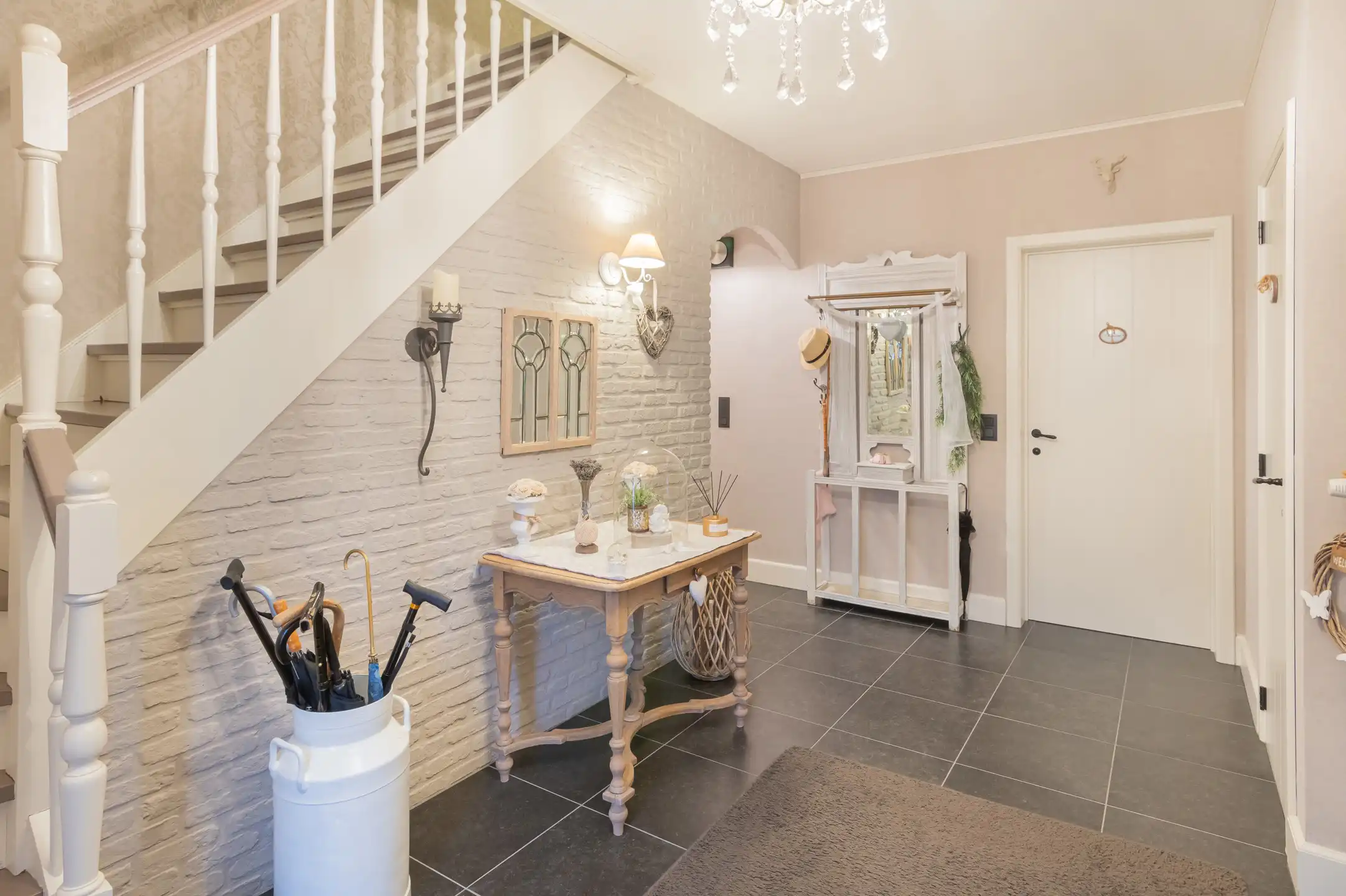 Knappe villa in landelijke stijl met uitgestrekt uitzicht foto 4