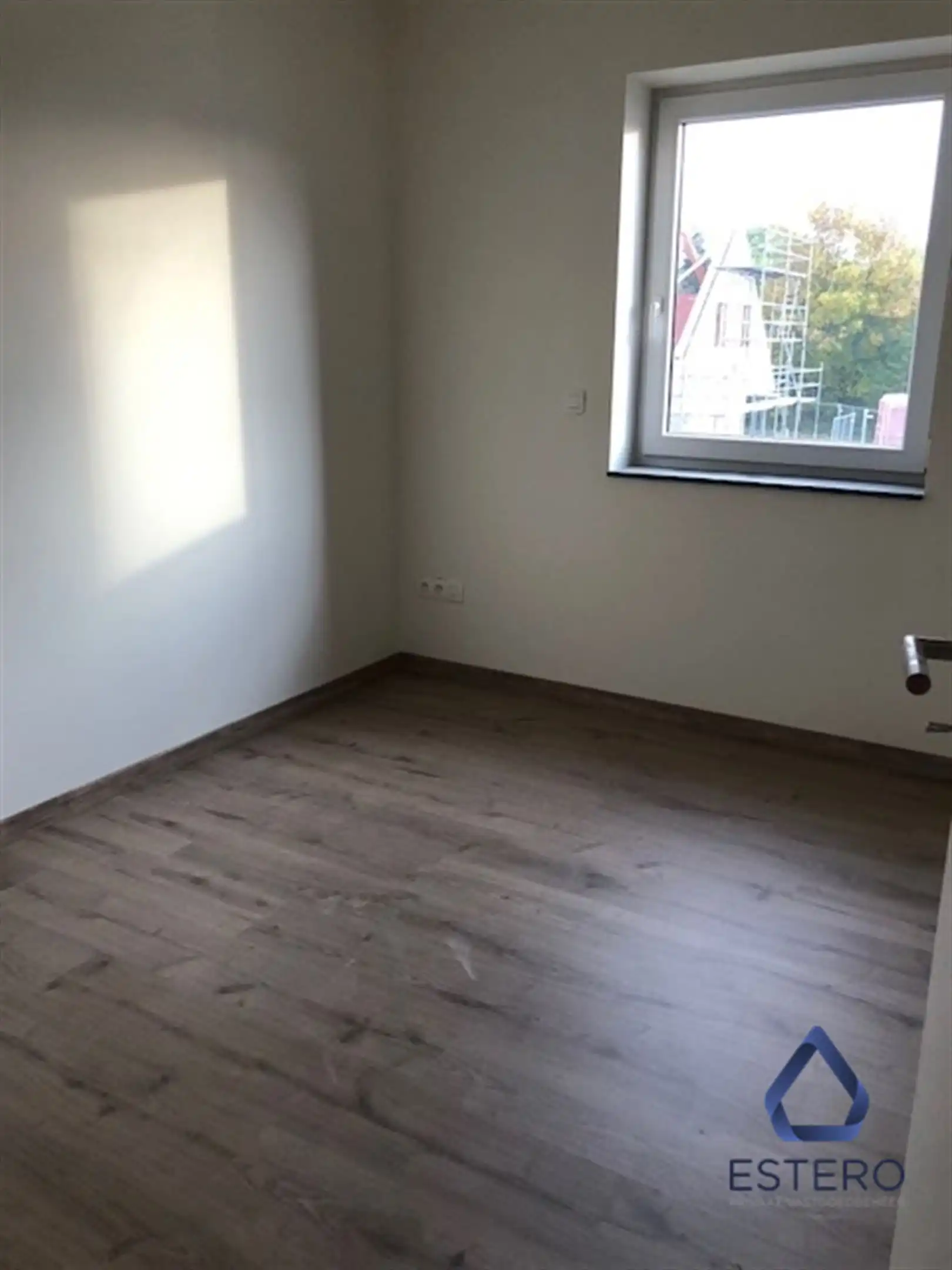 Recente halfopen woning met 3 slaapkamers en tuin foto 11