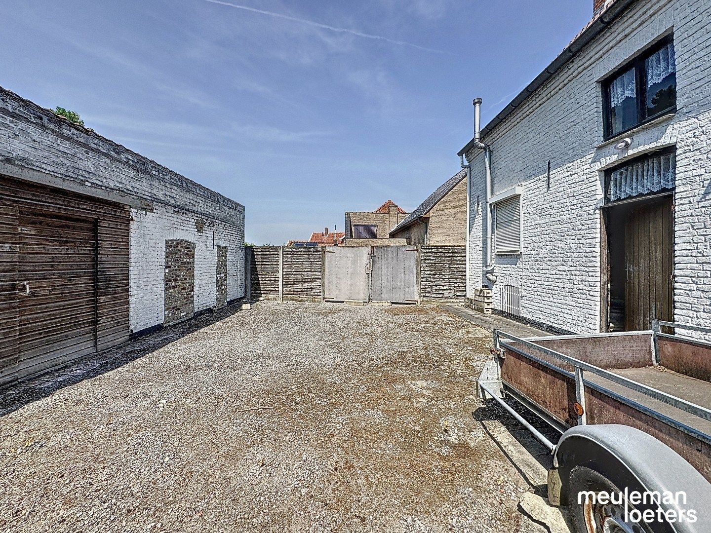 Te renoveren halfopen woning met garage foto 19
