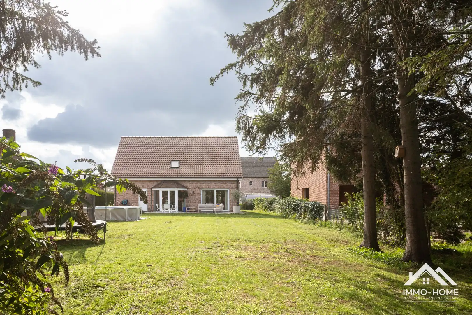 Knappe vrijstaande woning met ruime grond op landelijke ligging!  foto 3