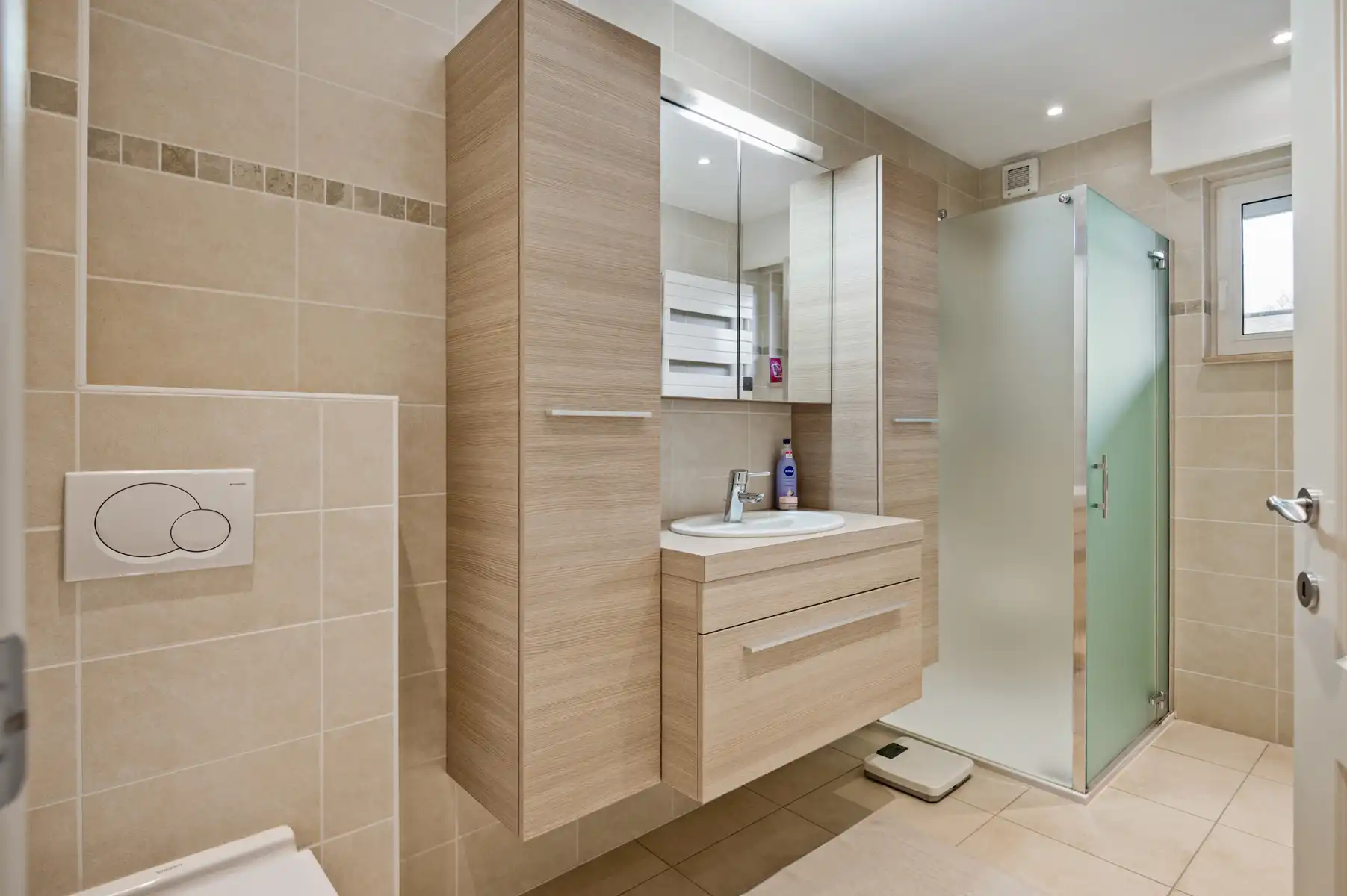 Ruim gelijkvloers appartement vlak buiten centrum Aartselaar foto 14