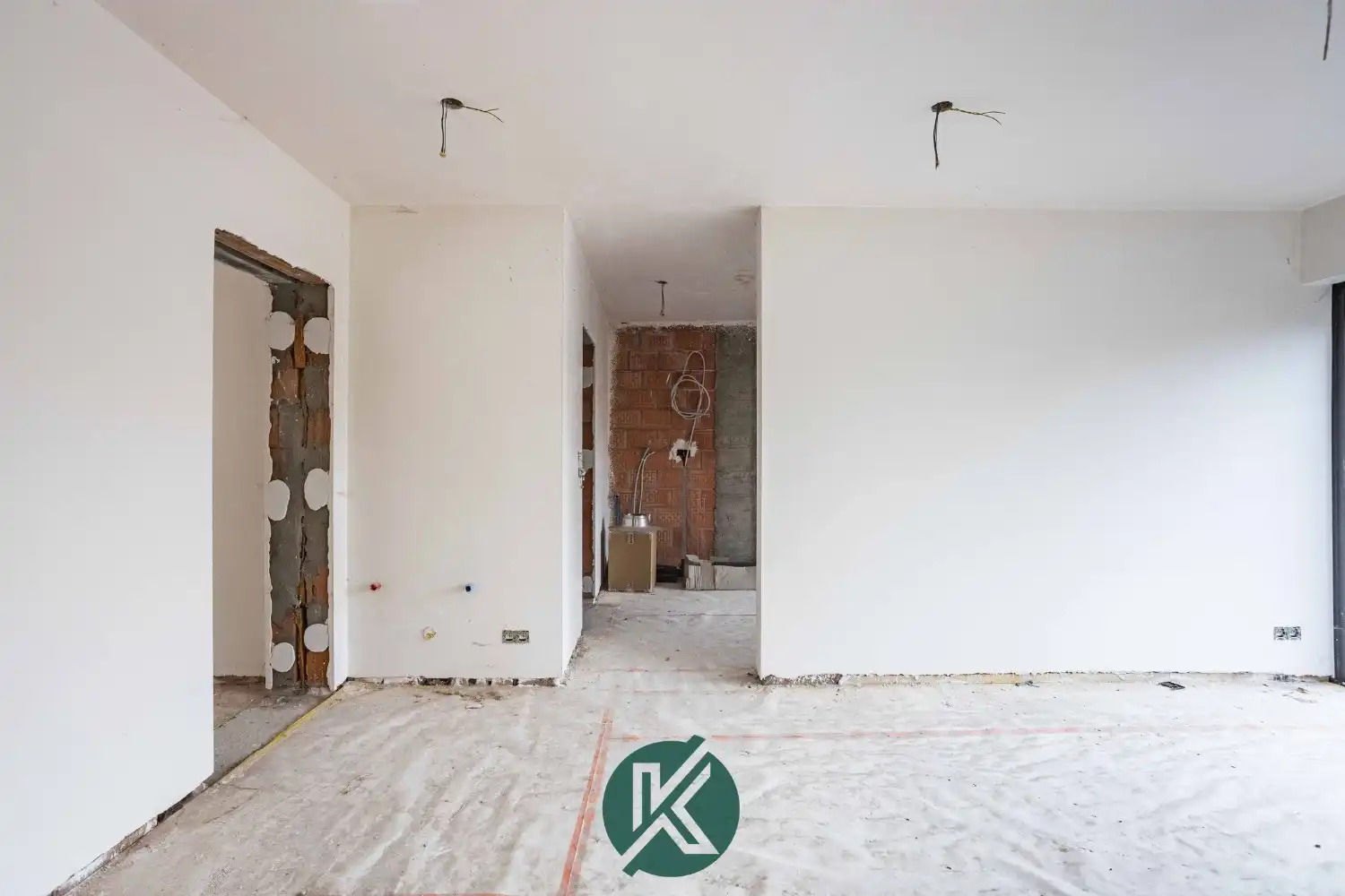 Verder af te werken nieuwbouwwoning met potentieel foto 6