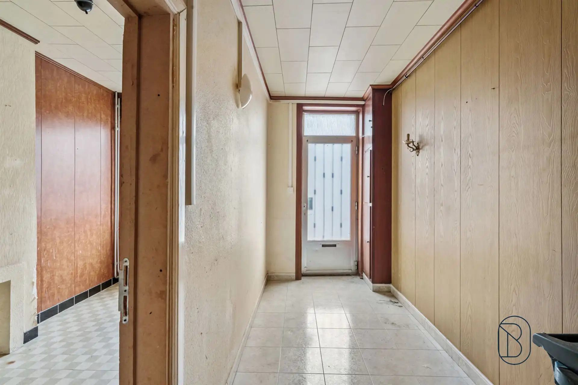 Te renoveren woning met 2 slk! foto 3