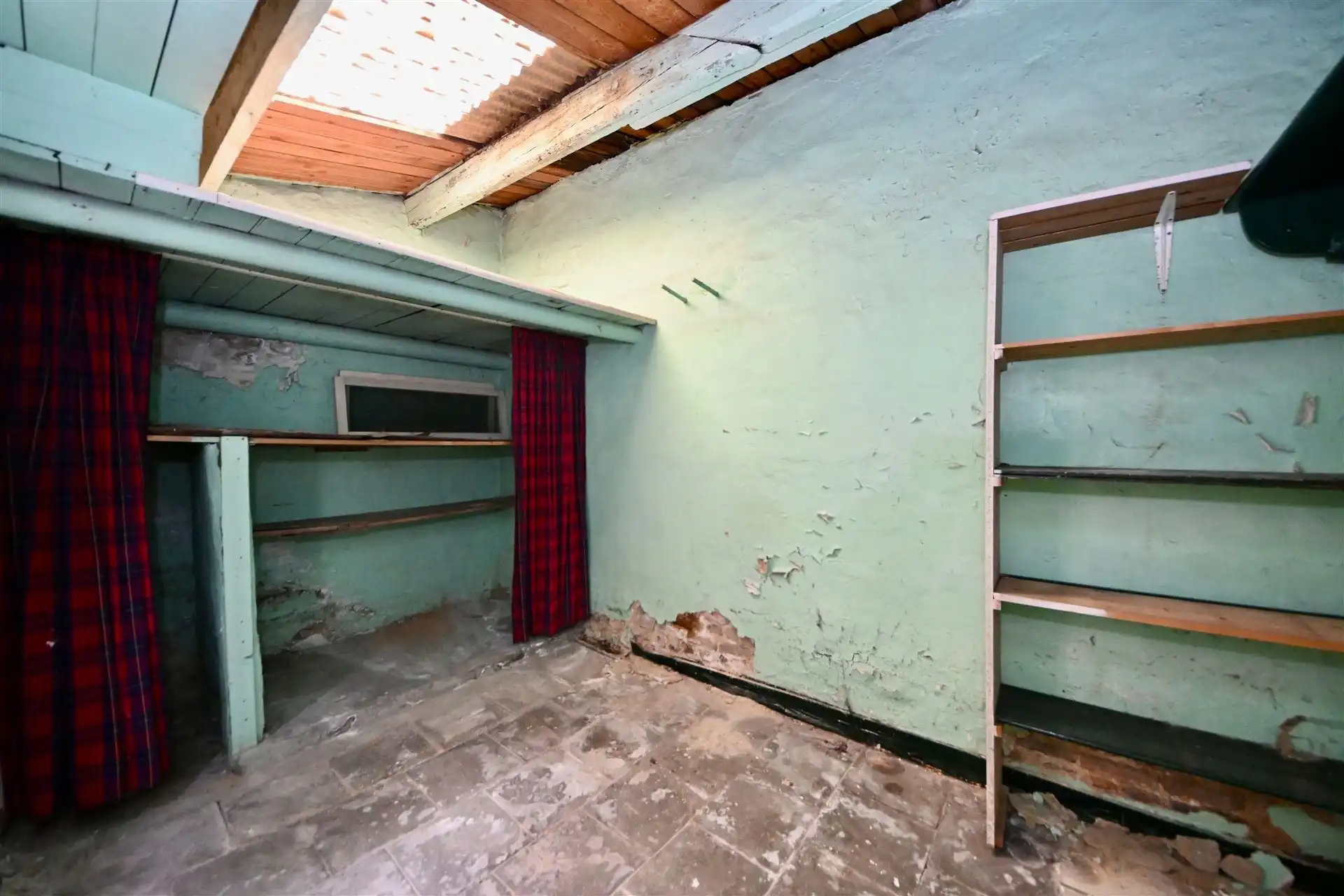 Te renoveren woning met 3 slaapkamers, tuin en garage.  foto 14