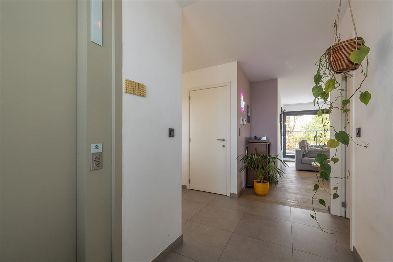 Penthouse met 3 slpk., riant terras, autostaanplaats en kelderberging foto 3