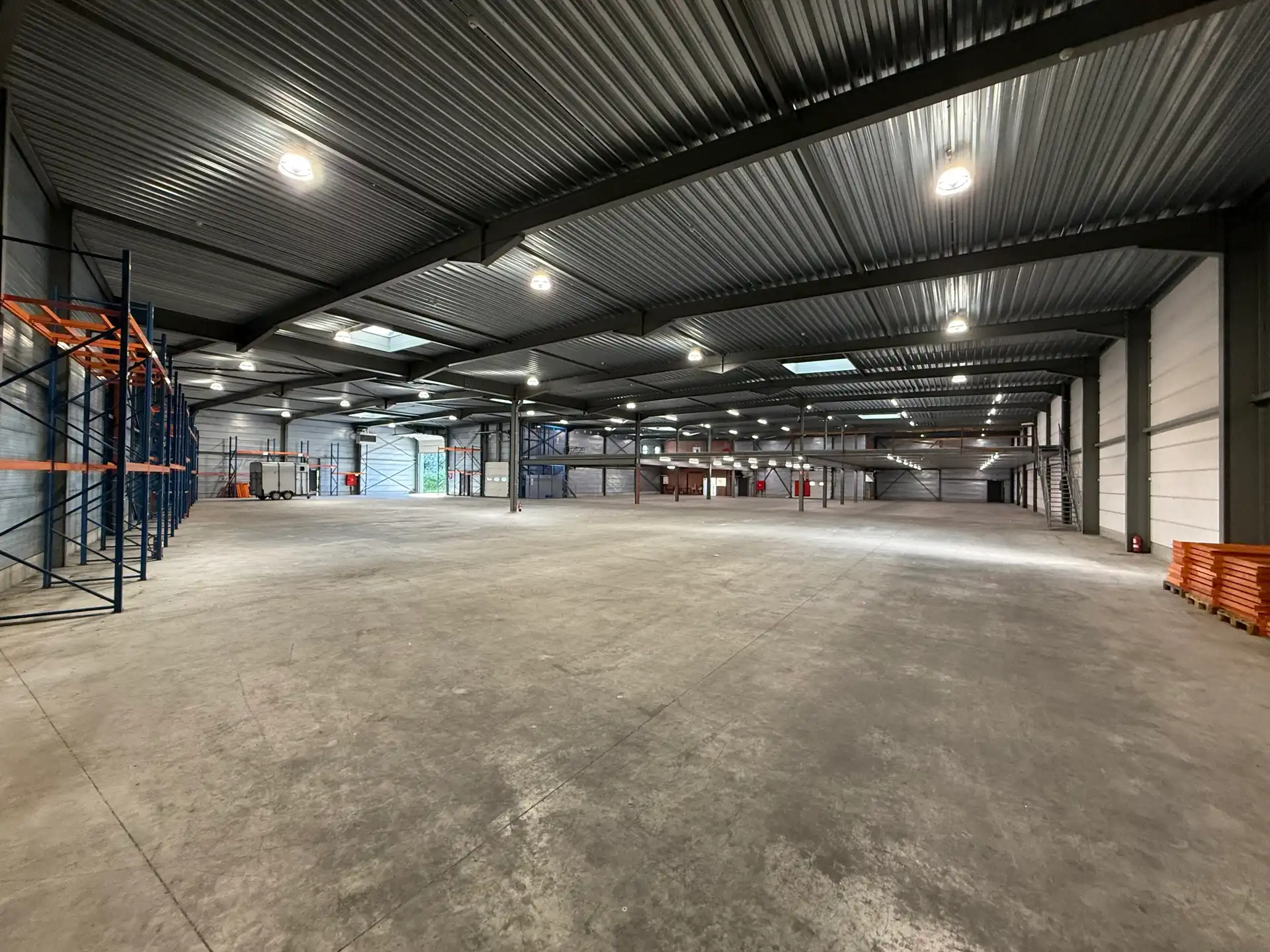 Bedrijfsgebouw te koop in Tongeren foto 2