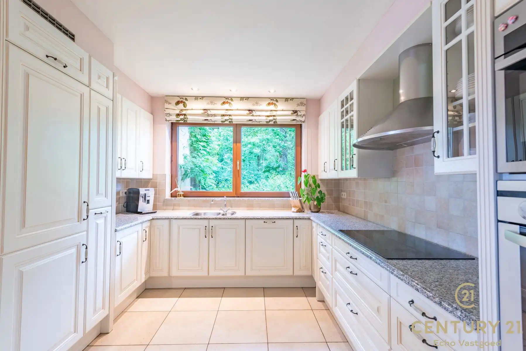 Riante villa met 5 slaapkamers, 4 badkamers en binnenzwembad foto 7