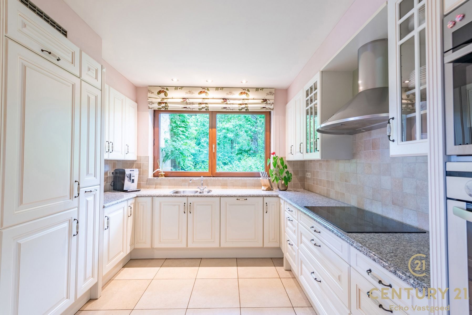 Riante villa met 5 slaapkamers, 4 badkamers en binnenzwembad foto 7