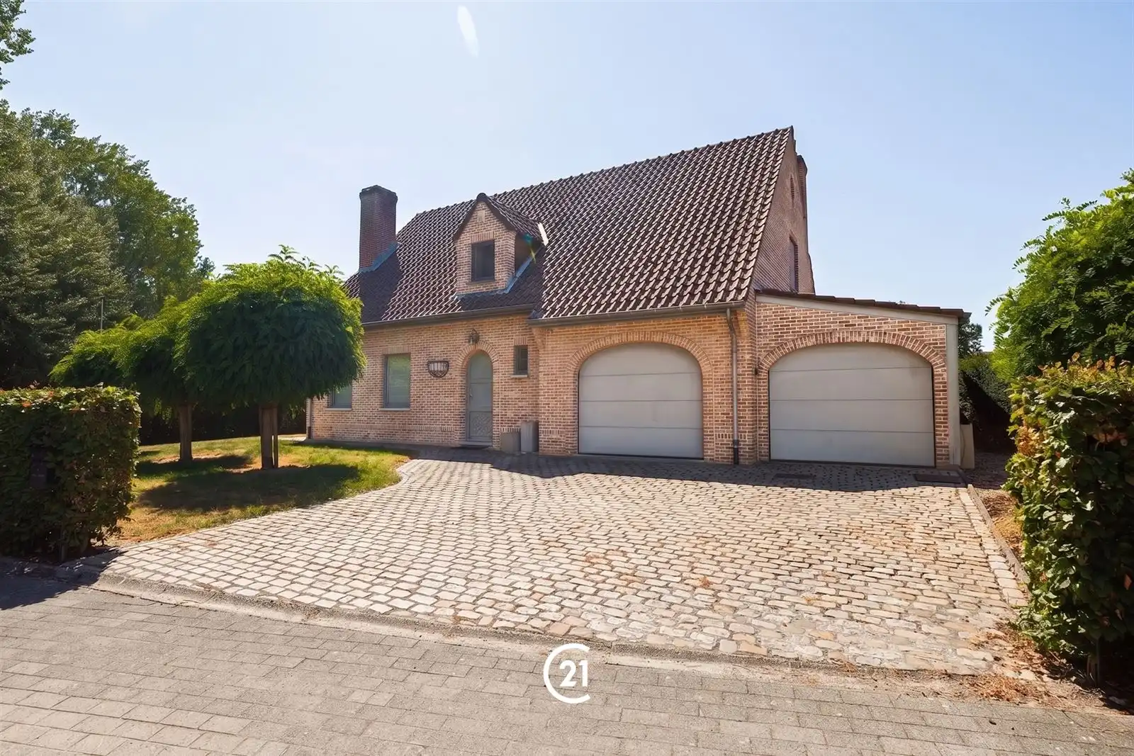 Gemeubelde en instapklare villa met tuin op toplocatie foto {{pictureIndex}}