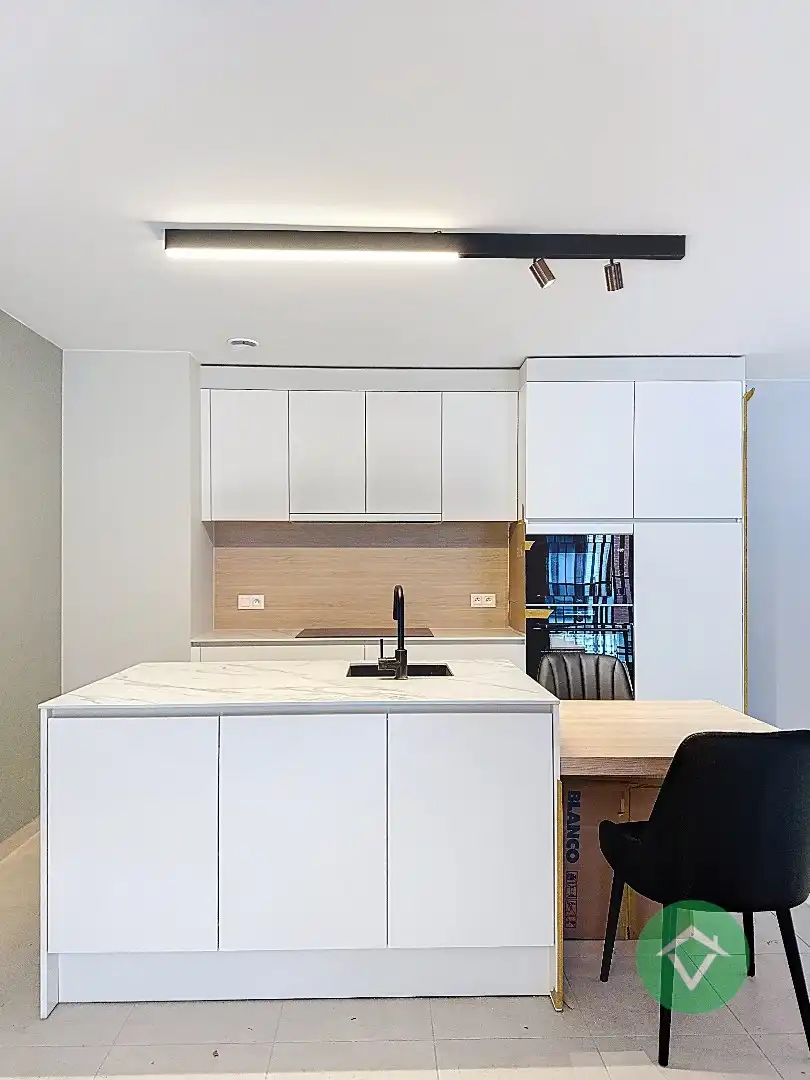 Volledig geschilderd Instapklaar appartement met garage in centrum Koekelare foto 10