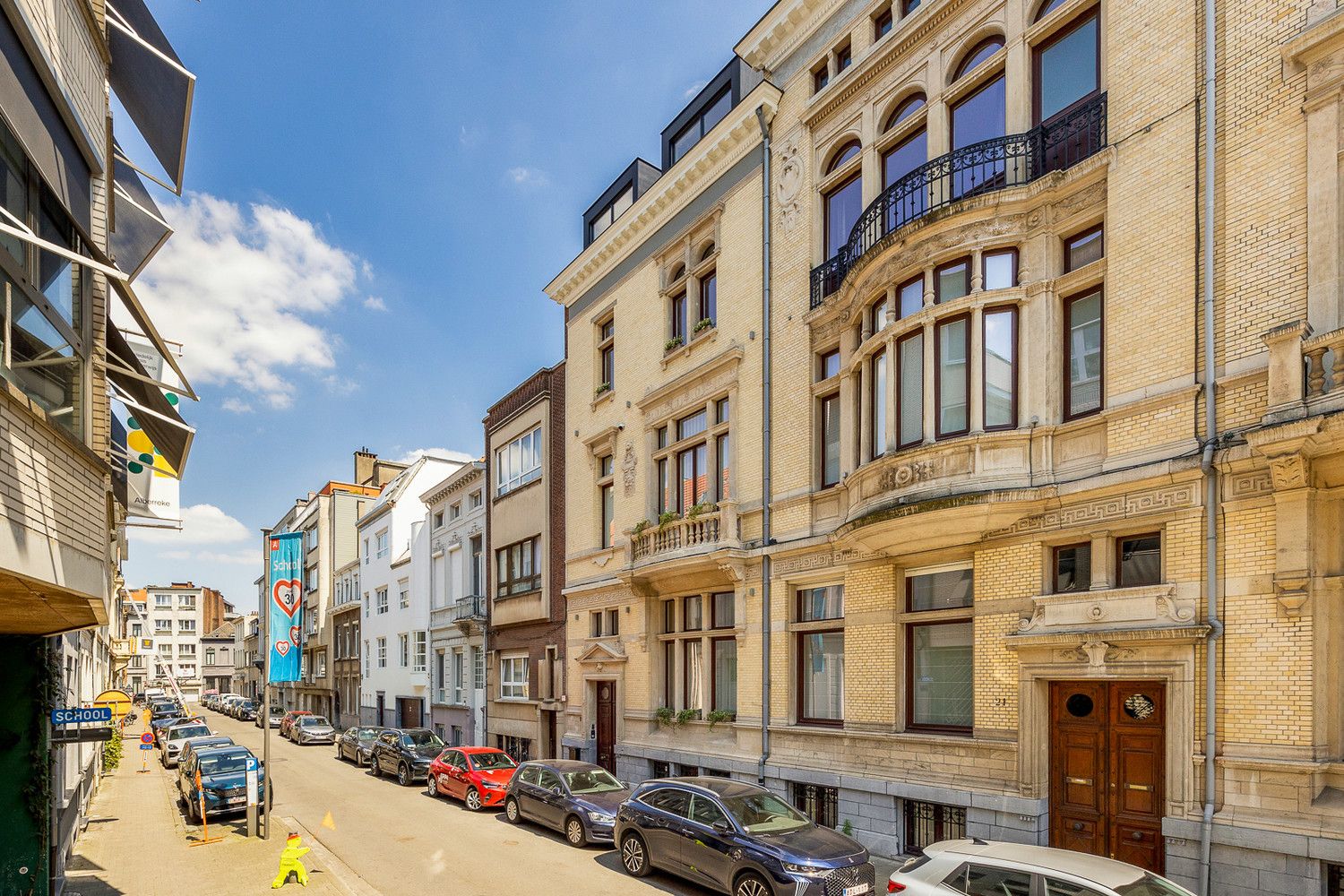 Luxueus duplexappartement (170m²) in monumentale meesterwoning te Antwerpen-centrum met heerlijk zonneterras (EPC B!) + 2 optionele parkings foto 2