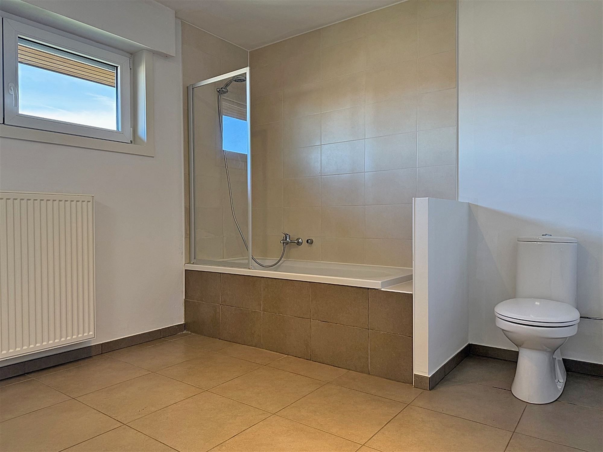 Instapklare HALFOPEN BEBOUWING met 3 slaapkamers, garage & tuin/terras  foto 12