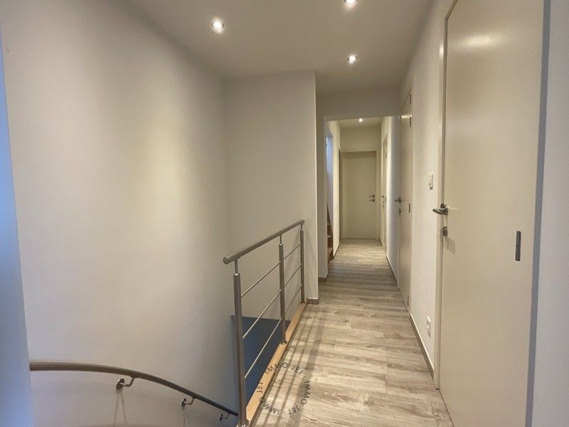 Halfopen bebouwing dichtbij centrum Beveren foto 10