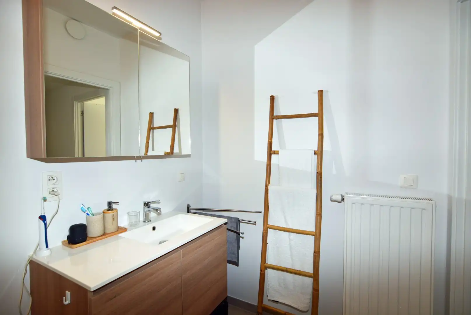 Modern, energiezuinig appartement met 2 slpks, terras, autostaanplaats en kelderberging. foto 13