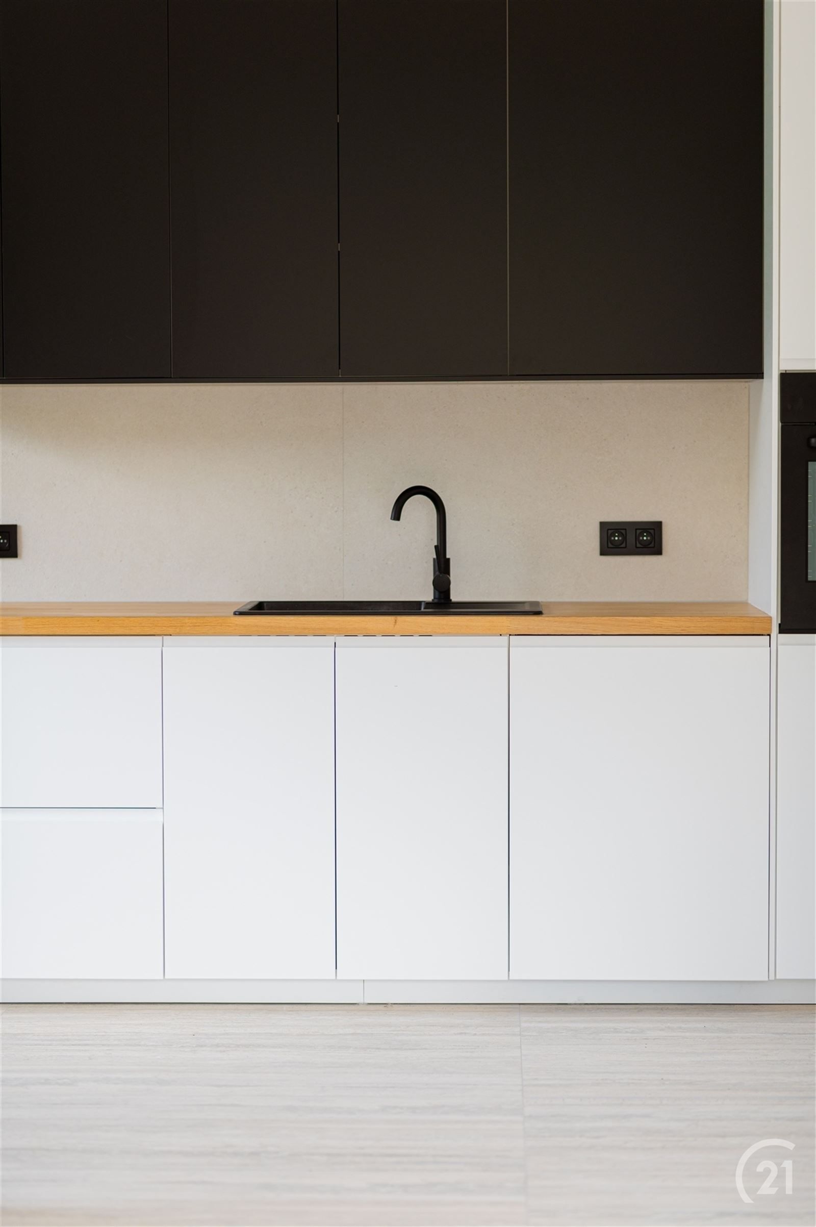 Magnifiek gerenoveerde woning met bijgebouw en parkeergelegenheid foto 13