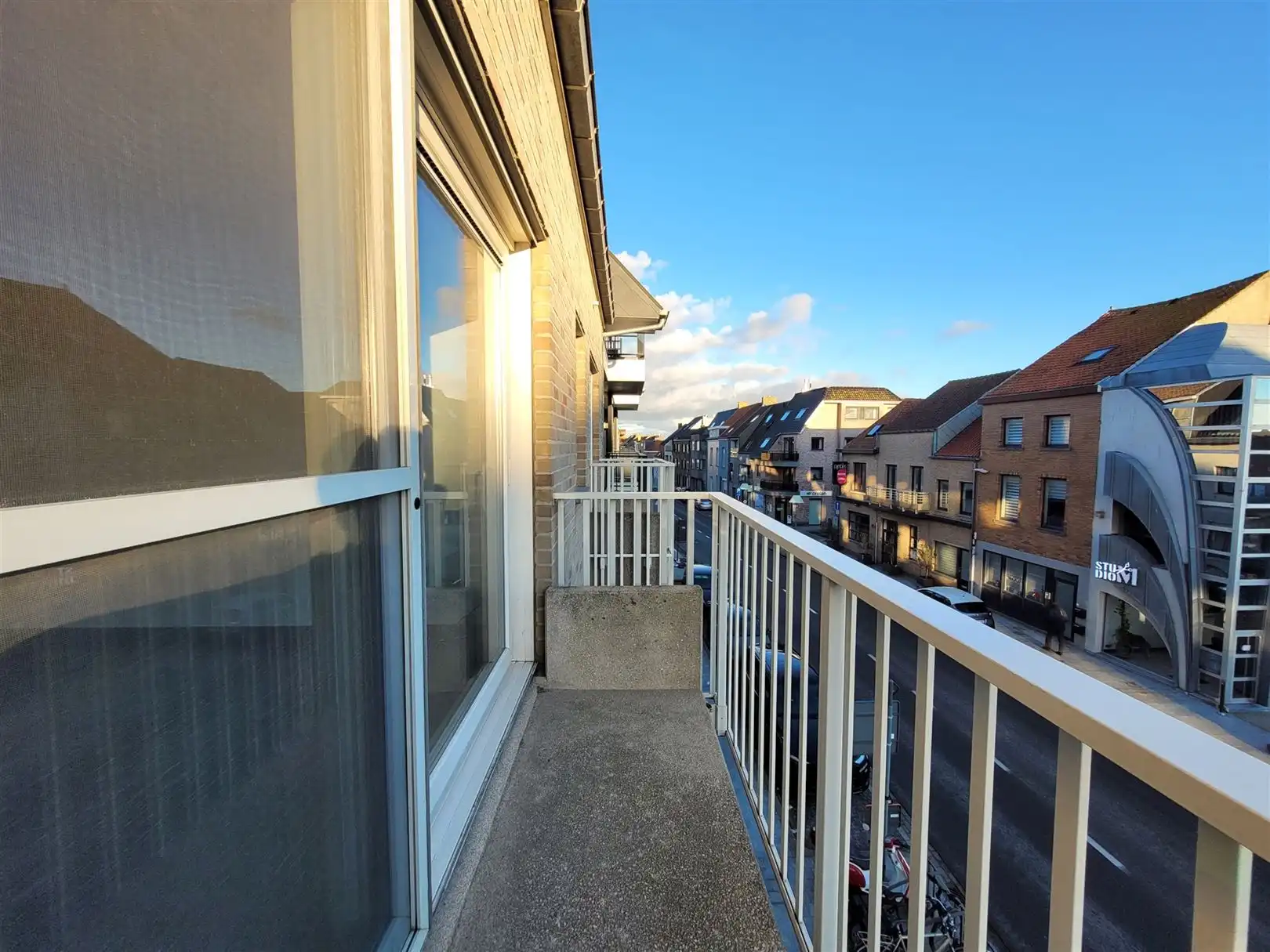 Ongemeubeld appartement met 1 slaapkamer en slaaphoek foto 4