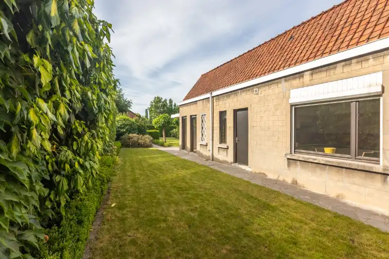 Prachtige, te renoveren, authentieke burgerwoning  met 5 slaapkamers, tuin en ruime garage. foto 25
