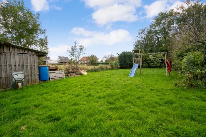 --- NIEUW ---  Instapklare ruime halfopen bebouwing met grote tuin op een zeer rustige locatie! foto 19