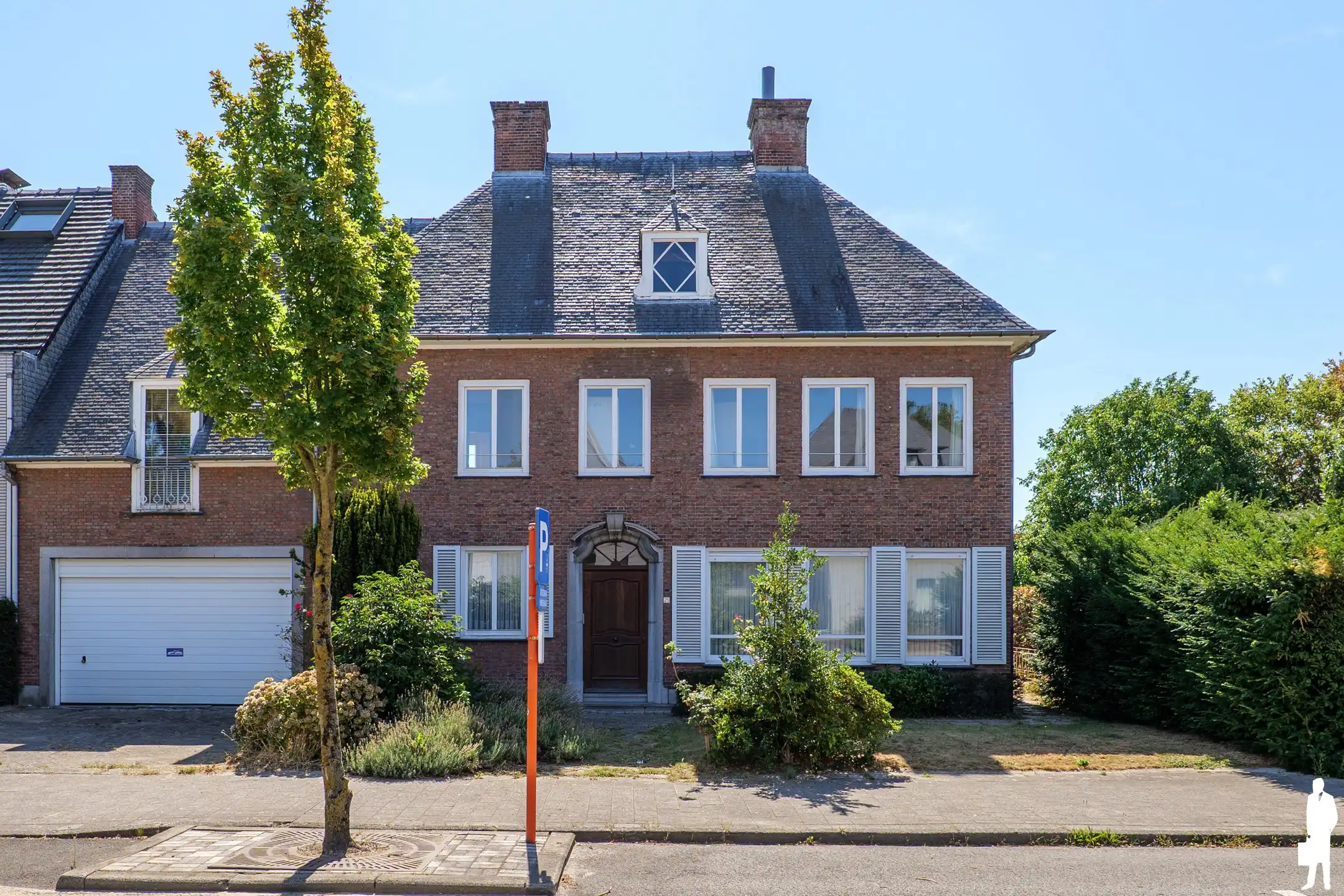 Hoofdfoto van de publicatie: Voormalige dokterswoning in het centrum van Geel.