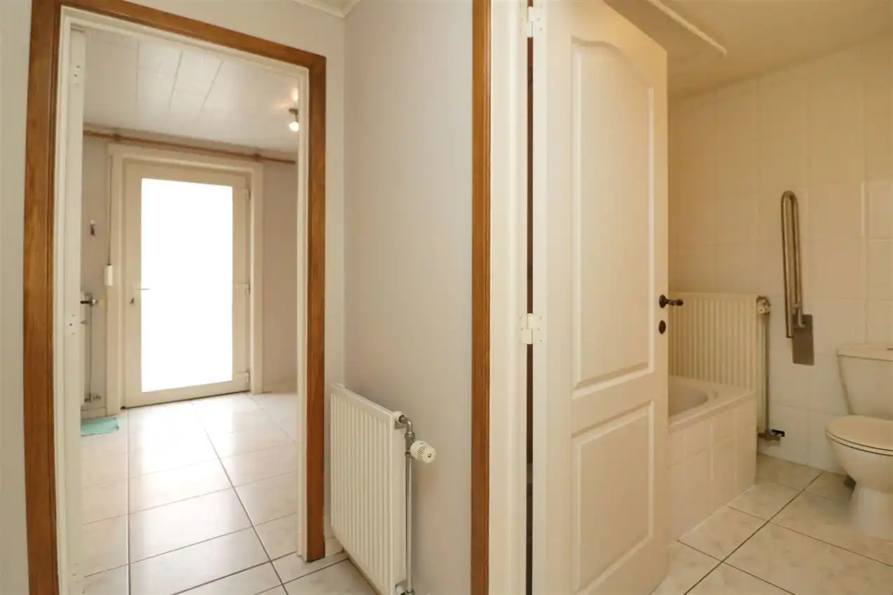 Gelijkvloers wonen met tuintje en autostaanplaats in centrum foto 21