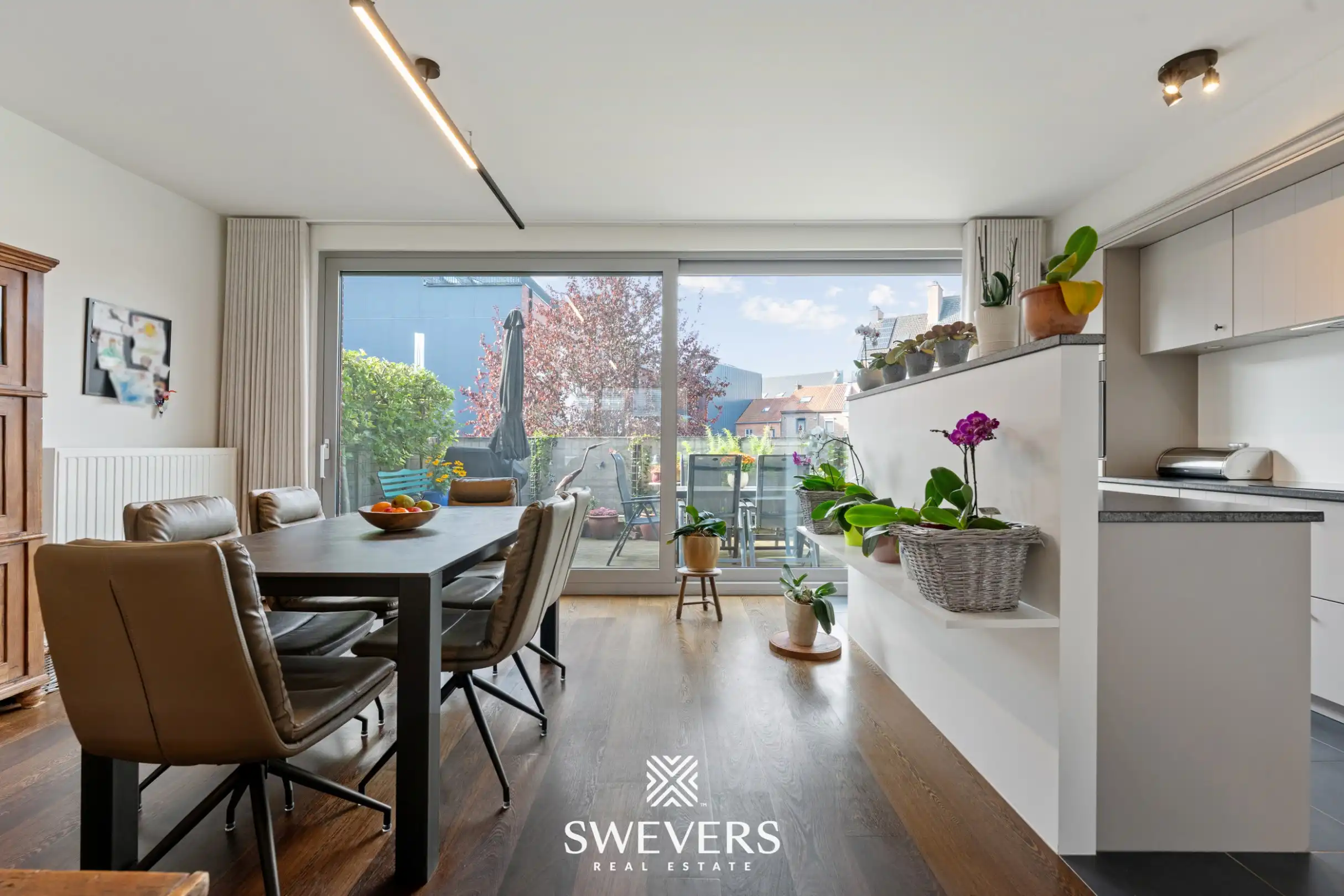Recent en ruim duplex appartement (140m²) met 2 grote terrassen in centrum Diepenbeek foto 11