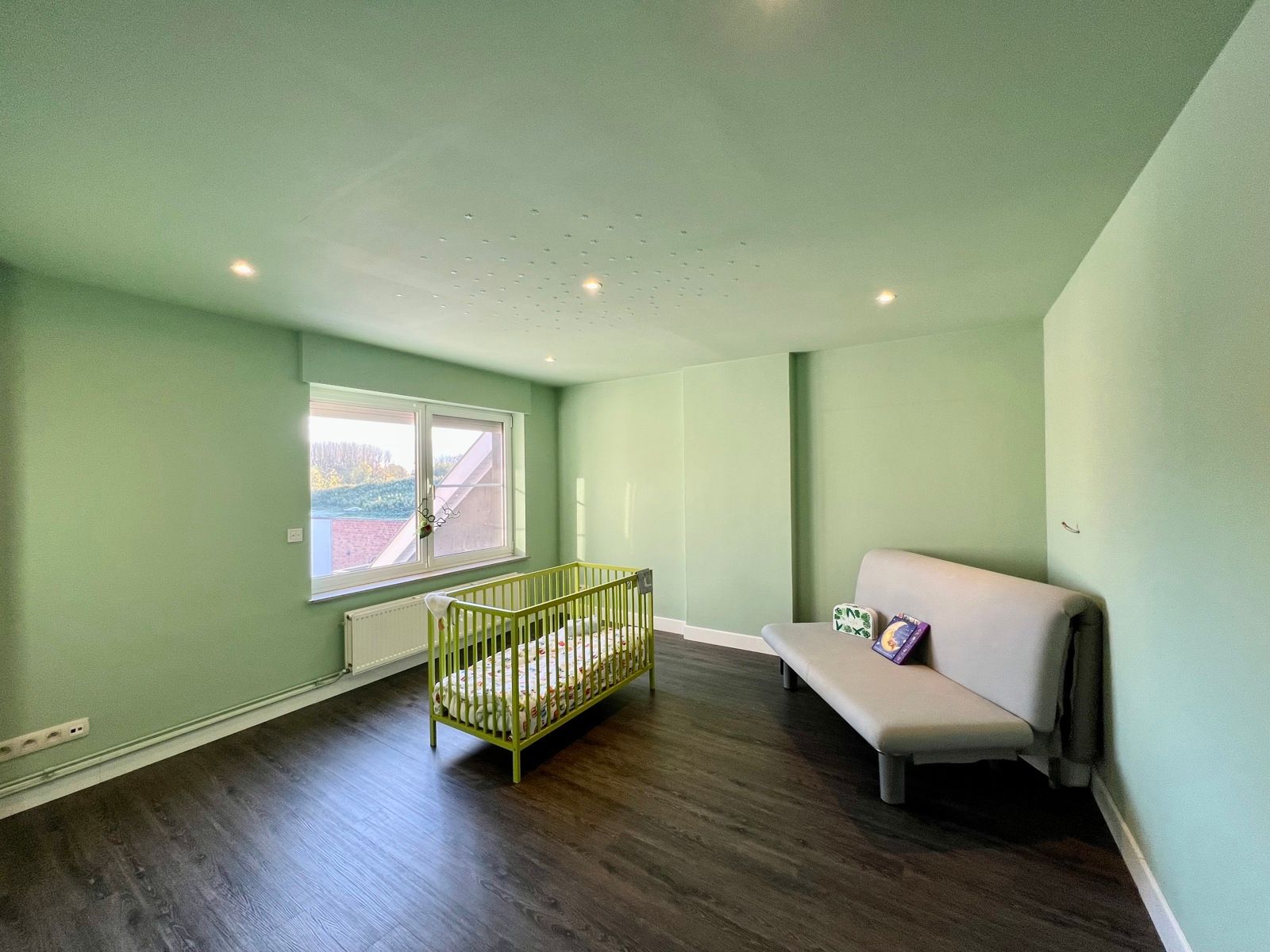 Zéér ruime gerenoveerde woning met 5 grote slaapkamers. foto 16