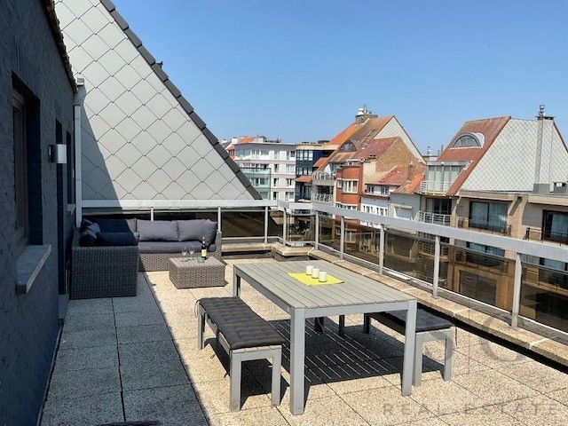 Unieke penthouse met 2 terrassen in hartje Koksijde – op wandelafstand van het strand foto 12
