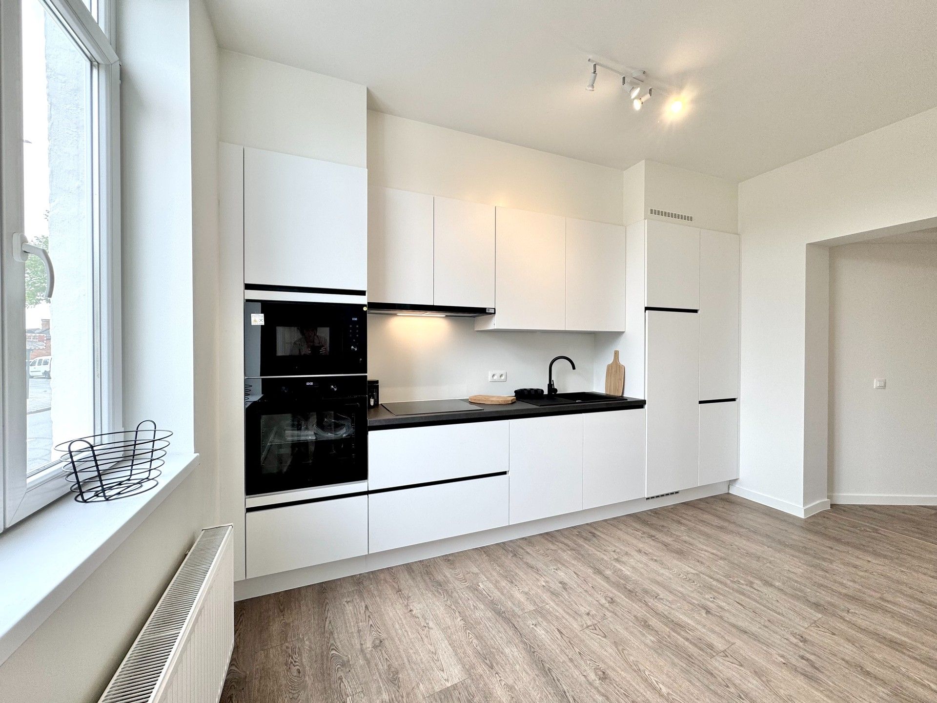 GERENOVEERDE WONING MET 3 SLPKS, TERRAS EN PARKING foto 11