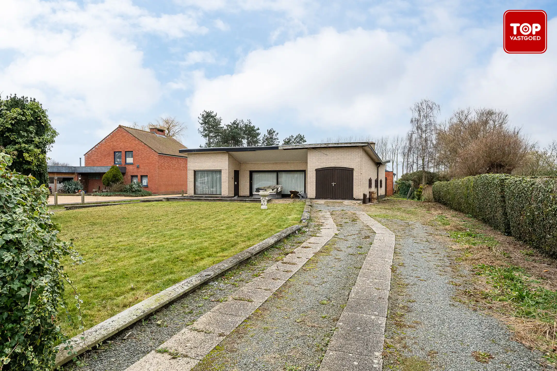 Te renoveren woning met enorme loods foto 4