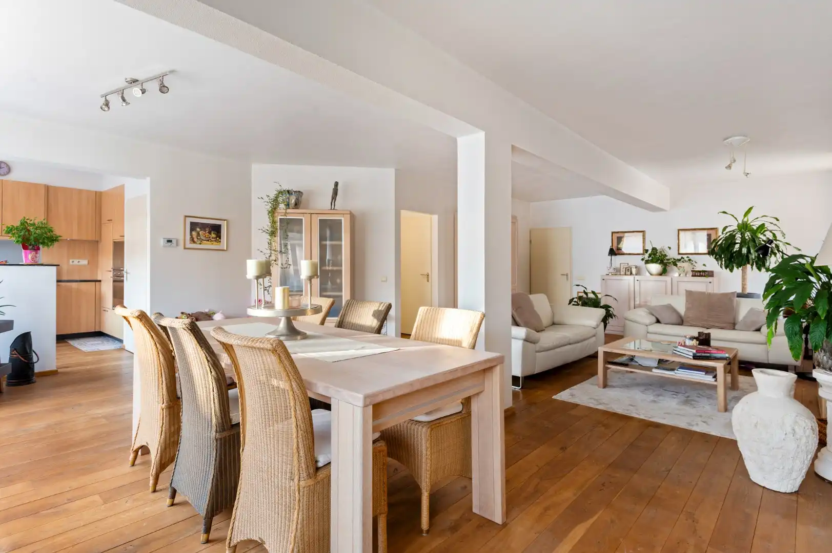 Ruimte en comfort in het bruisende hart van Brasschaat! foto 7