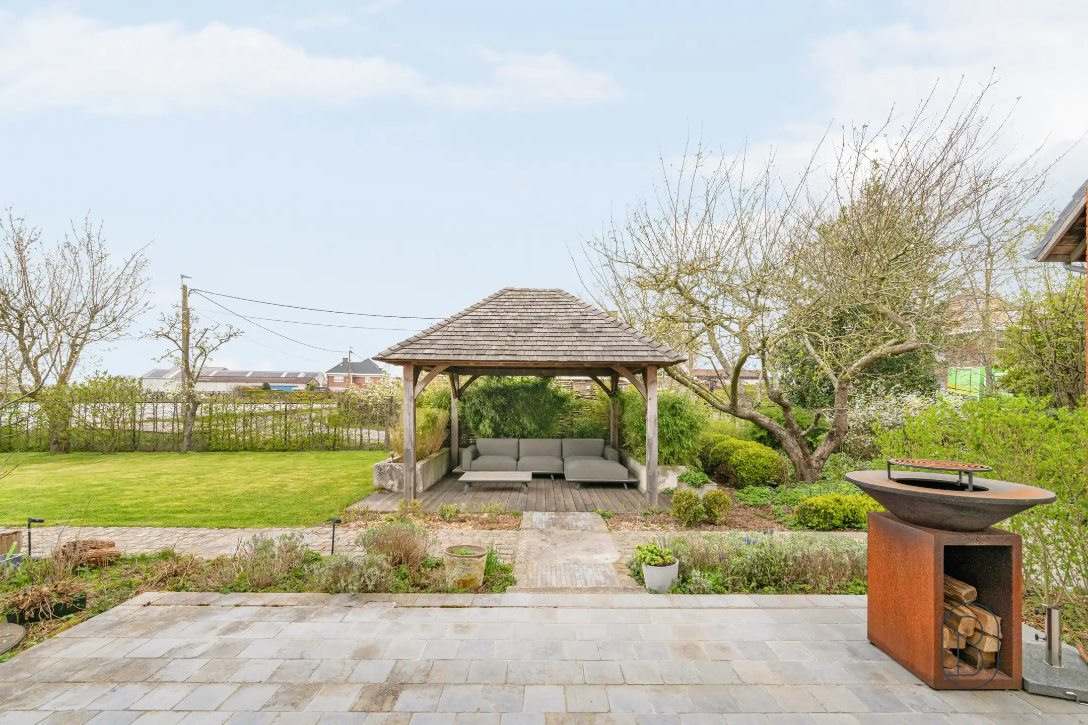 Unieke kans: prachtige woonst met zwembad + bedrijfsgebouw foto 30