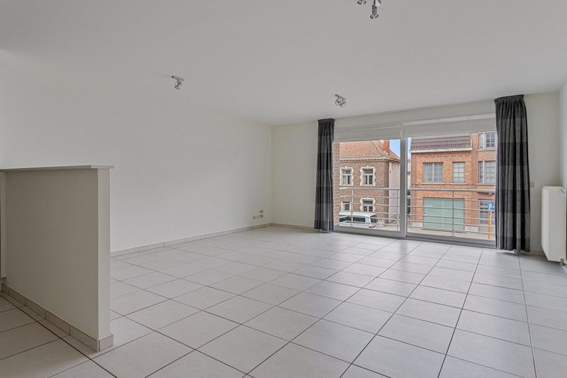 Ruim 2 slaapkamer appartement TE KOOP in residentie Den Hert in hartje Oostrozebeke! foto 4