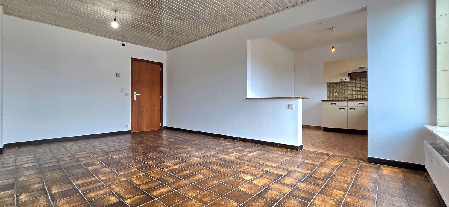 Instapklaar 2-slaapkamer appartement met garage, autostaanplaats en kelderberging foto 2