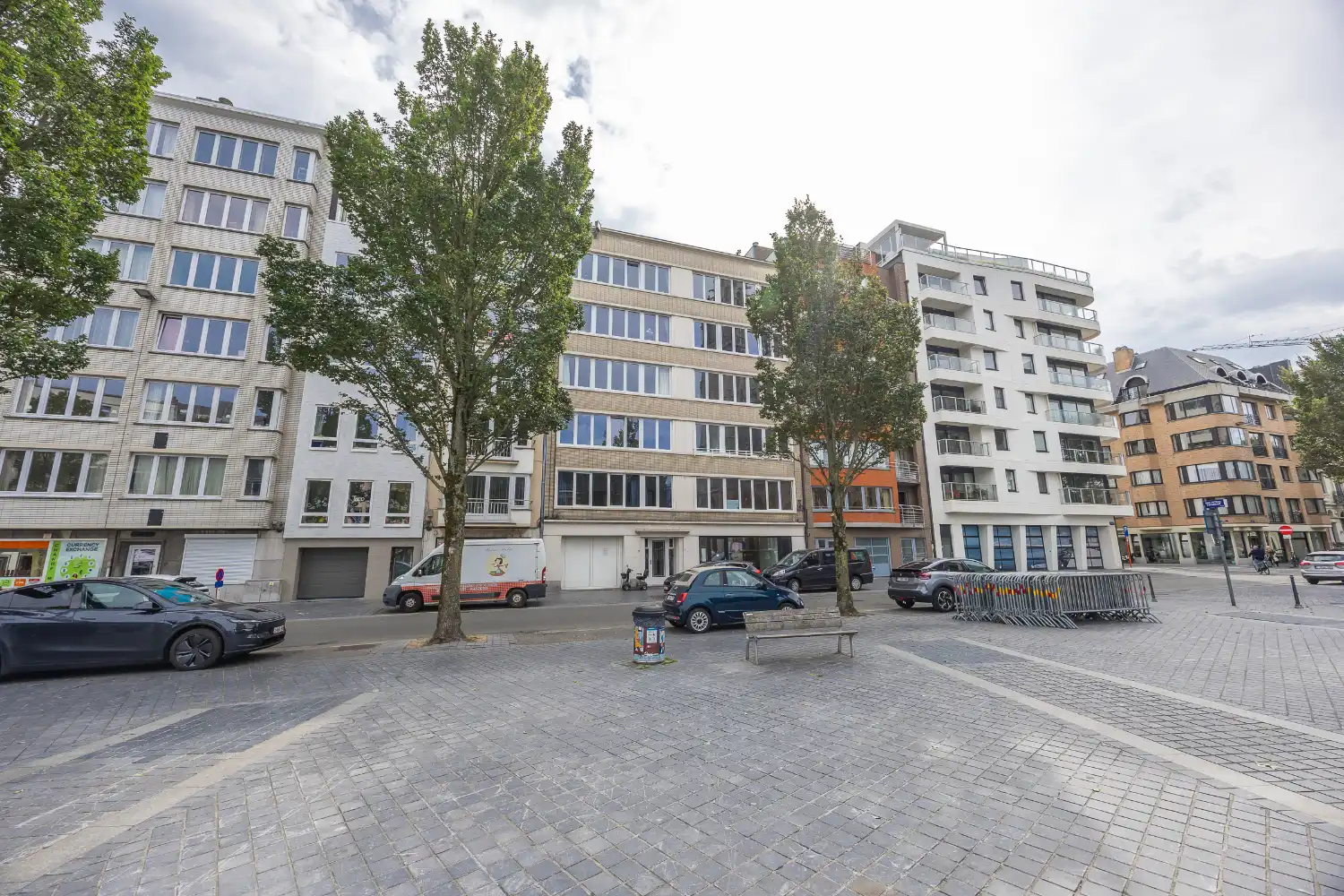 Gerenoveerd twee slaapkamer appartement met open zicht foto 28