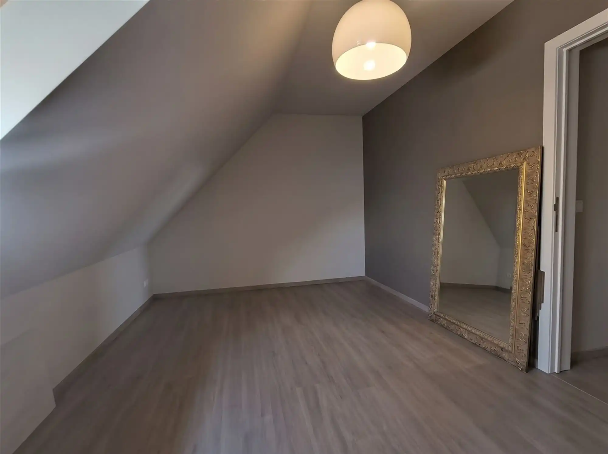 Appartement met groot terras, 2 slaapkamers, dressing en carport. In gebouw met slechts 2 appartementen. foto 15