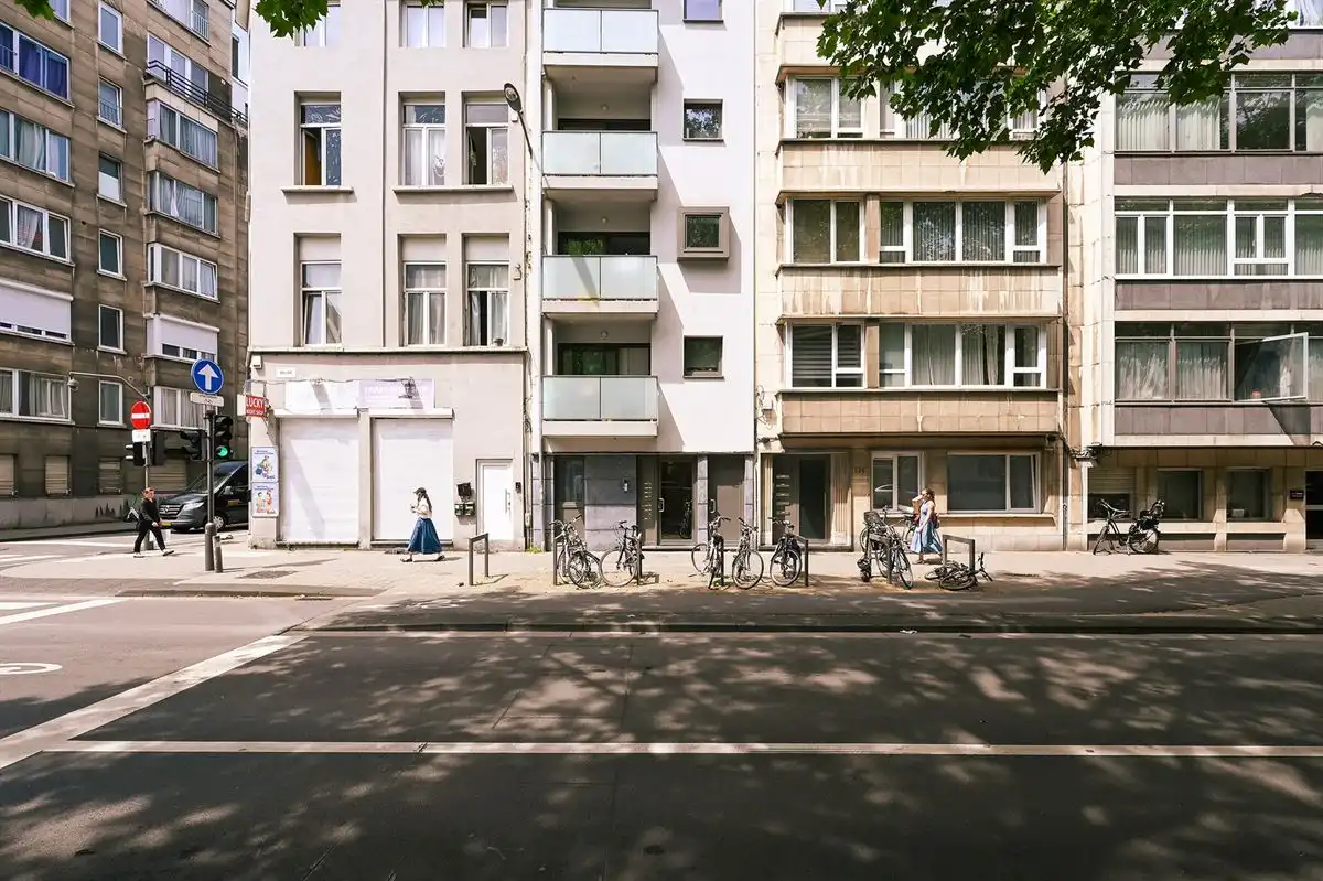 Instapklaar gelijkvloersappartement met heerlijke stadstuin foto 24