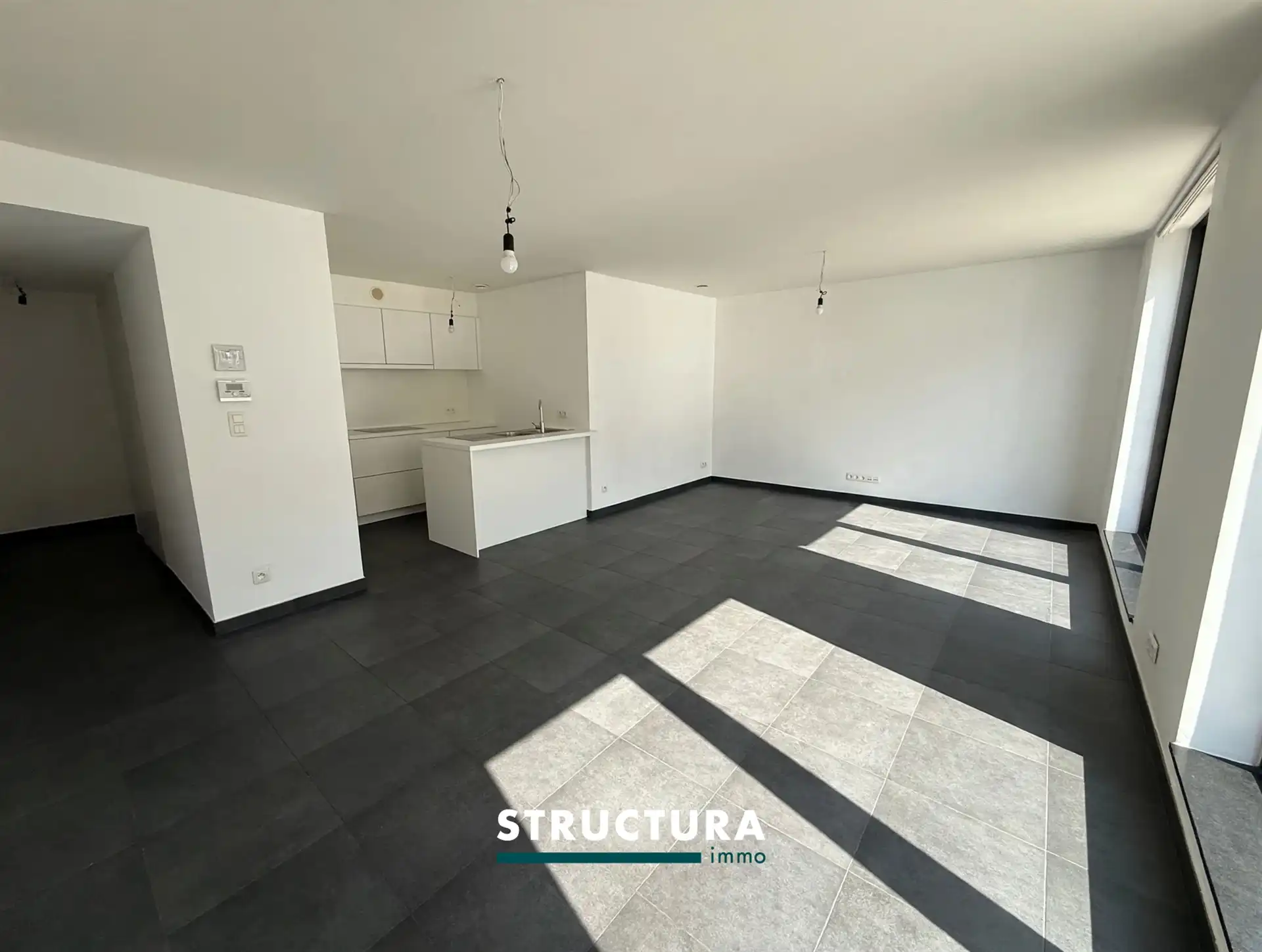 Appartement met ruim terras, staanplaats aan de Markt foto 3