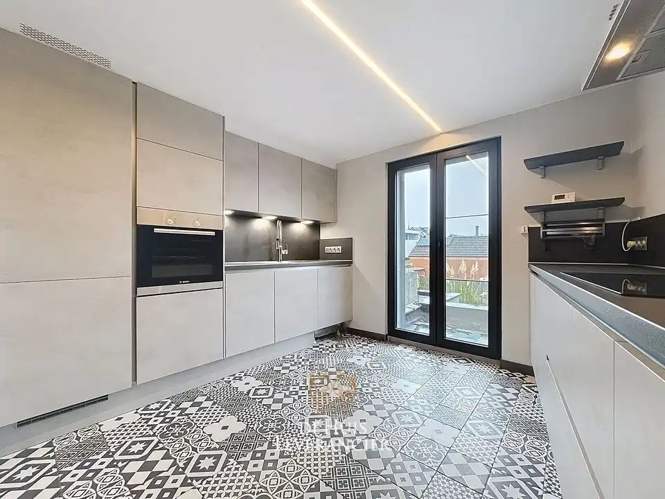 Stijlvol gerenoveerd energiezuinig duplex-appartement (3 slaapkamers – 137 m²) met tuin foto 16