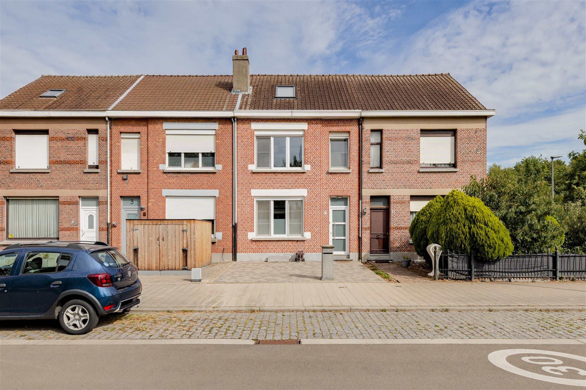 Instapklaar huis 4 slpk, tuin en garage te Ekeren foto {{pictureIndex}}
