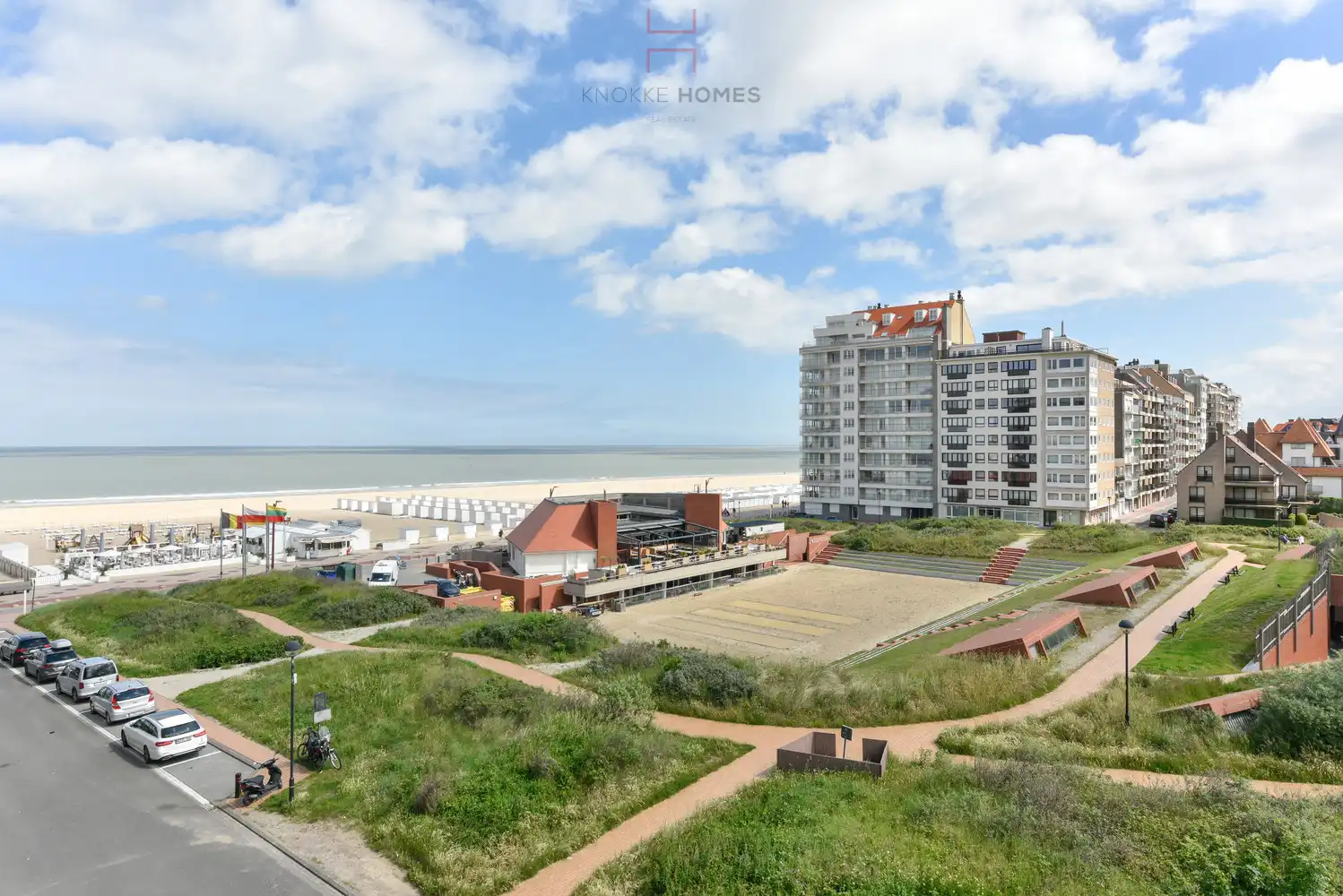 Gesloten garagebox onder het Stübbenpark in Duinbergen foto {{pictureIndex}}