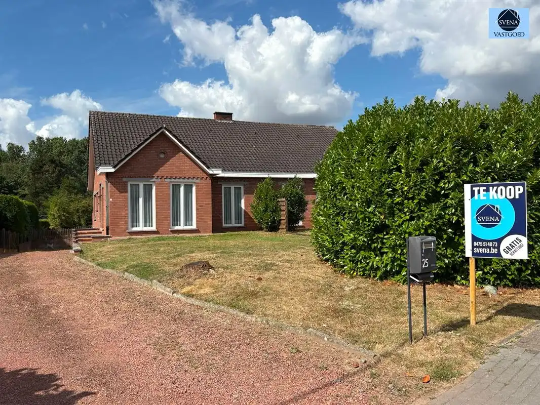 Hoofdfoto van de publicatie: HALFOPENBEBOUWING MET 3 SLAAPKAMERS, TUIN EN GARAGE